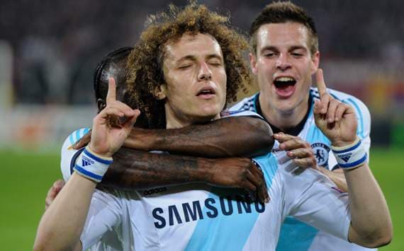 Chelsea đặt một chân vào chung kết