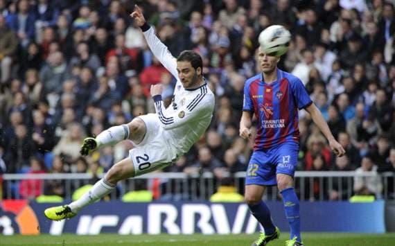 Real và Barca khoa trương sức mạnh