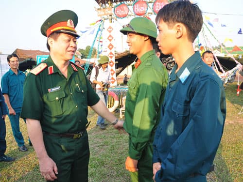 Ấm áp hội trại tòng quân bảo vệ Tổ quốc