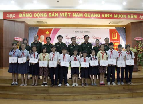 Tuyên dương học sinh giỏi tiêu biểu xuất sắc khu vực phía Nam