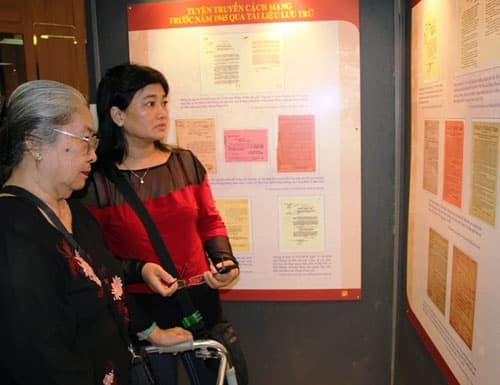 Triển lãm “Tuyên truyền cách mạng trước năm 1945 qua tài liệu lưu trữ”
