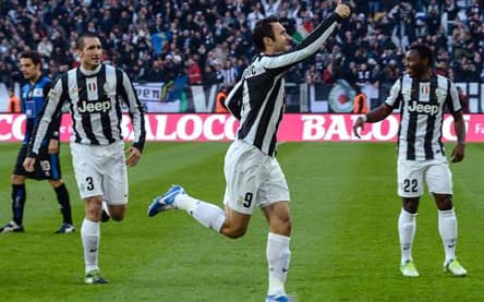 Juve vẫn “chiễm chệ” ngôi đầu