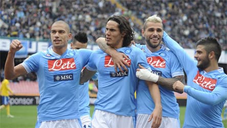 Inter thắng may mắn, Napoli uy hiếp Juve