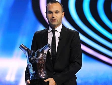 Iniesta là cầu thủ xuất sắc nhất châu Âu 2012