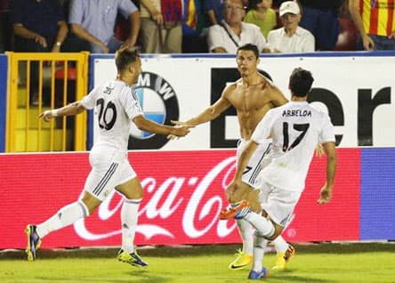 Real thắng nhọc, Barca nối dài kỷ lục