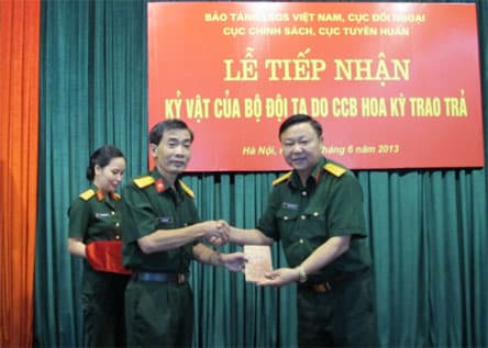 Tiếp nhận kỷ vật của bộ đội Việt Nam do CCB Mỹ trao trả