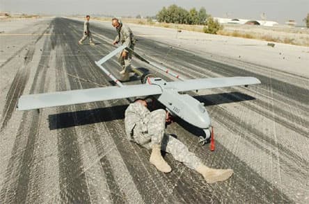 Thuê UAV - Giải pháp tối ưu cho thời kỳ “thóc cao gạo kém”