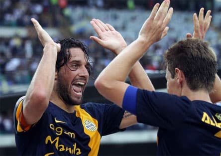 Juve thắng nhọc, AC Milan thua sốc