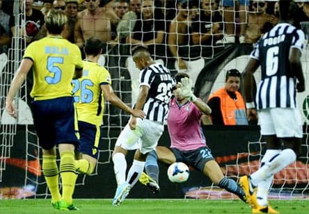 Juve và Napoli tiếp tục bay cao