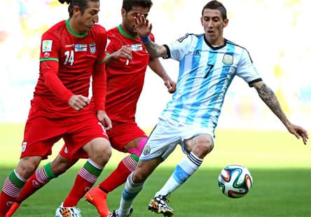Thắng nhọc Iran, Argentina vào vòng sau