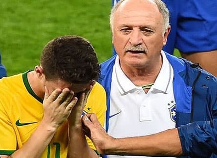 HLV Scolari đệ đơn từ chức