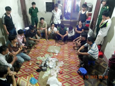 Bắt quả tang 14 đối tượng đánh bạc trên địa bàn biên phòng