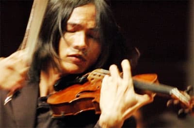 Tài năng violon Lê Hoài Nam biểu diễn cùng Dàn nhạc thính phòng Áo