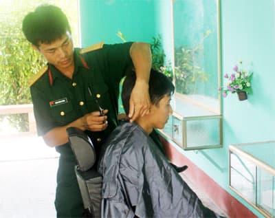 “Tổ làm đẹp” của lính phòng không