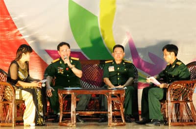 Cấp trên gương mẫu, cấp dưới mới dám phê bình