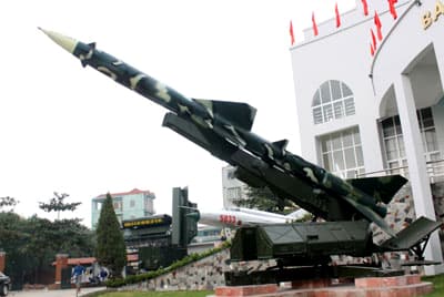 Tên lửa “dìm” B-52 xuống hồ Hữu Tiệp
