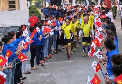 Đoàn xe đạp đồng hành da cam hữu nghị Việt-Hàn đến Nghệ An