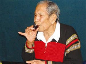 Ama Kông qua đời