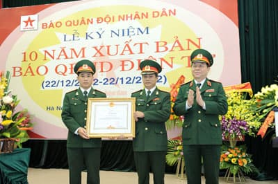 Báo QĐND Điện tử kỷ niệm 10 năm xuất bản và đón nhận Bằng khen của Thủ tướng Chính phủ