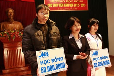 MB trao học bổng cho sinh viên học viện hậu cần