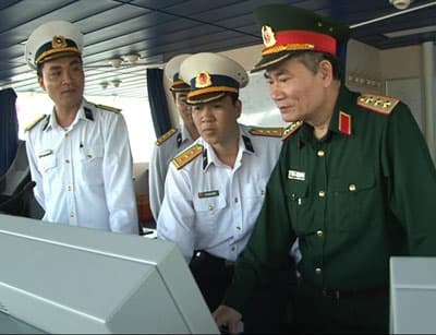 Thượng tướng Trương Quang Khánh kiểm tra các đơn vị quân đội tại Đà Nẵng