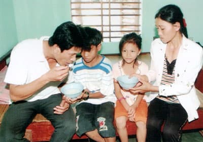 Ba người trong gia đình CCB nghèo lâm bệnh nặng