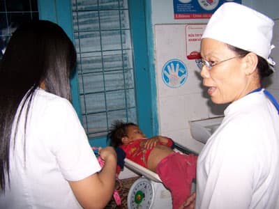 Ngộ độc thực phẩm, 200 học sinh nhập viện