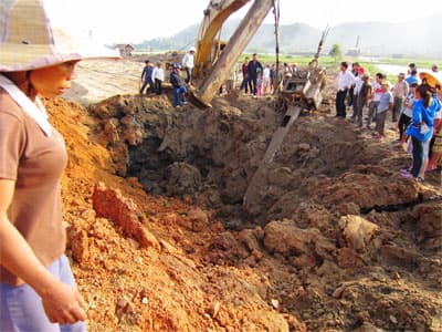 Khoan cọc nhồi trúng bom