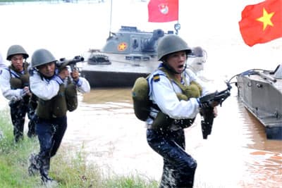 Sôi động bên biển “một bốn bảy”