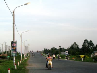 Đèn chiếu sáng... sáng cả ngày