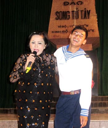 Anh Đào - ca sĩ của Trường Sa