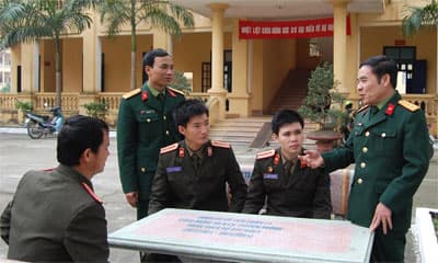 Hai bí thư, một nghị quyết