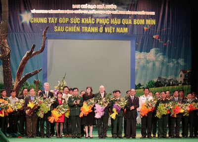 Hồi chuông gióng từ lòng đất