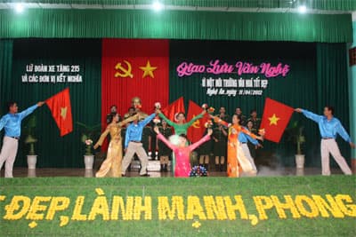 Lính xe tăng… hát