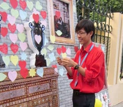 “Chiến sĩ áo đỏ”