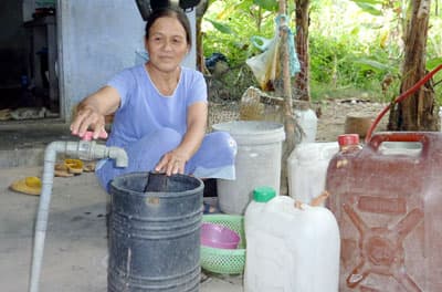 Dân “khát” bên công trình cung cấp nước sạch tiền tỷ