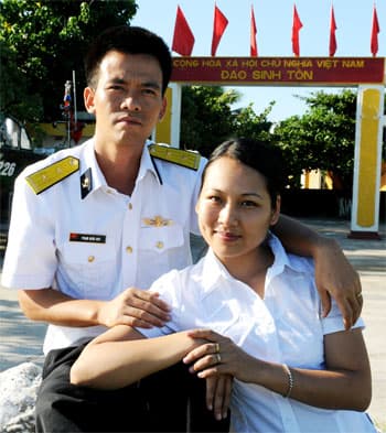 “Em ở nhà trọn vẹn chữ thủy chung”
