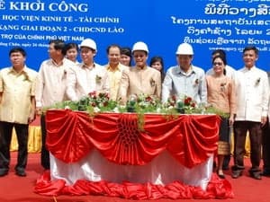 Việt Nam giúp Lào xây dựng trường kinh tế-tài chính