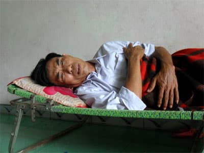 Cha bị ung thư, con hai lần phẫu thuật