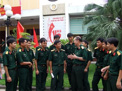 "Học" và "hành", cống hiến và hưởng thụ