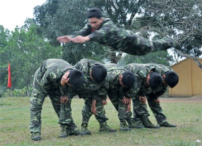 Vượt nắng, thắng đêm thâu…