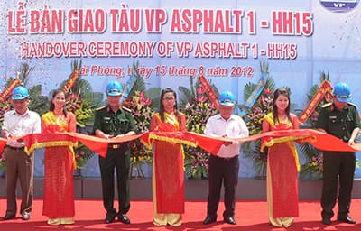 Công ty TNHH MTV đóng tàu Hồng Hà bàn giao tàu VP ASPHALT 1- HH15