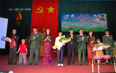 Thi... hạnh phúc