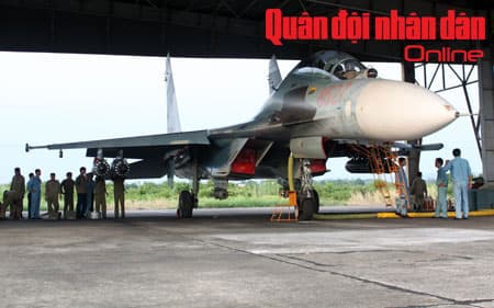 Quân chủng PK-KQ thực hành bắn, ném thường xuyên năm 2012