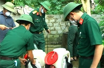Sát cánh cùng nhân dân khắc phục hậu quả lũ lụt