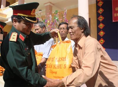 Lo cho dân mùa xuân ấm