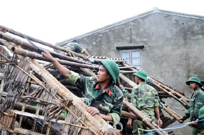 Trong gian khổ càng thương đồng bào