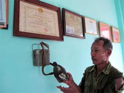 Chiếc bình tông và câu chuyện về người đồng đội