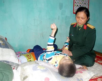 Luôn phải “giật gấu vá vai”
