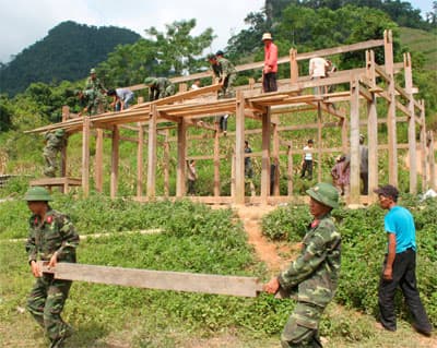 Về với dân, giúp dân để tuyên truyền vận động